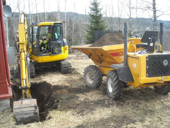 graving med gravemaskin 2